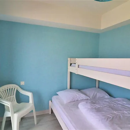 Apartment Royan, 3 Pieces, 5 Personnes - Fr-1-738-22